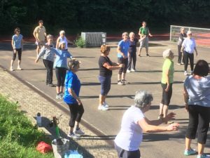 Gymnastik im Grünen